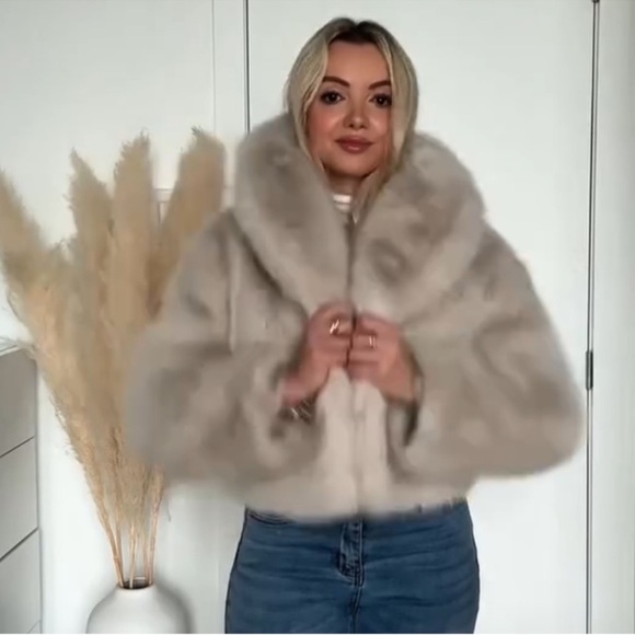 ZARA SHORT FAUX FUR LAPEL
COLLAR COAT - Picture 4 of 15